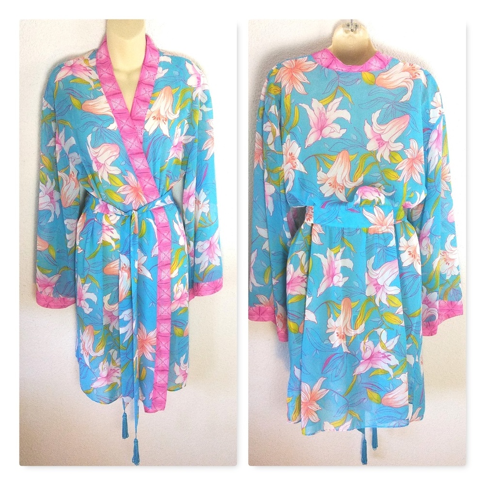 🌼Valerie Stevens Sheer Floral Medium Kimono